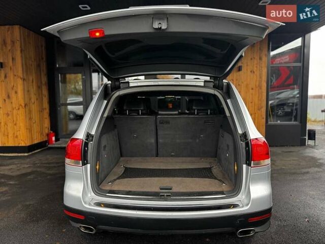 Серый Фольксваген Туарег, объемом двигателя 4.2 л и пробегом 309 тыс. км за 6999 $, фото 22 на Automoto.ua