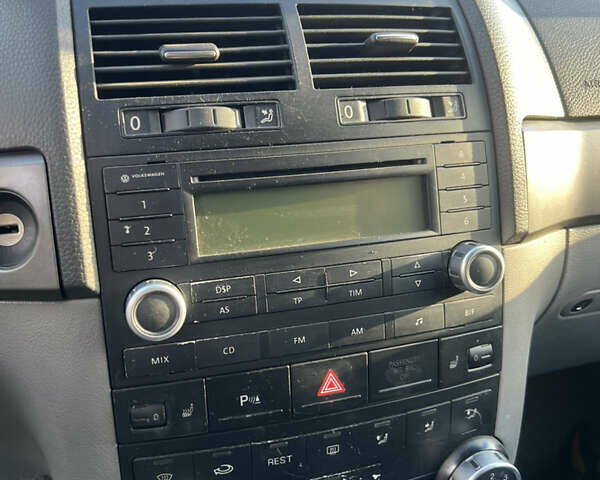 Серый Фольксваген Туарег, объемом двигателя 2.5 л и пробегом 313 тыс. км за 6000 $, фото 15 на Automoto.ua