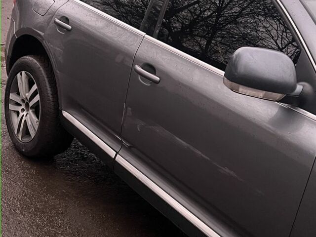 Серый Фольксваген Туарег, объемом двигателя 2.5 л и пробегом 350 тыс. км за 4700 $, фото 6 на Automoto.ua