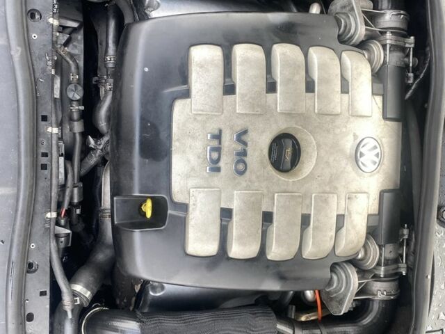 Сірий Фольксваген Туарег, об'ємом двигуна 5 л та пробігом 320 тис. км за 4000 $, фото 11 на Automoto.ua