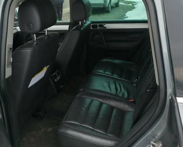 Сірий Фольксваген Туарег, об'ємом двигуна 2.5 л та пробігом 355 тис. км за 8000 $, фото 6 на Automoto.ua