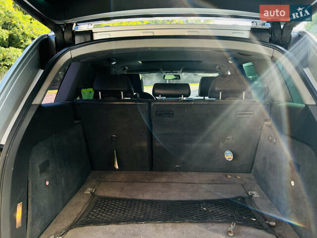 Серый Фольксваген Туарег, объемом двигателя 4.2 л и пробегом 310 тыс. км за 7400 $, фото 5 на Automoto.ua