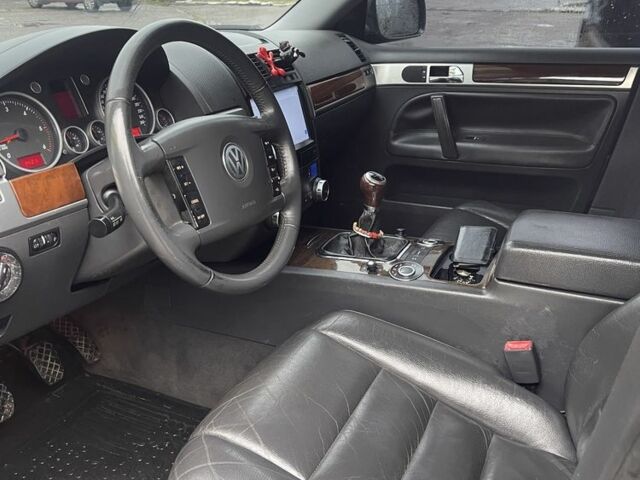 Серый Фольксваген Туарег, объемом двигателя 2.5 л и пробегом 280 тыс. км за 5299 $, фото 6 на Automoto.ua