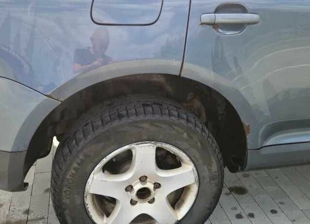 Серый Фольксваген Туарег, объемом двигателя 2.5 л и пробегом 315 тыс. км за 3800 $, фото 5 на Automoto.ua