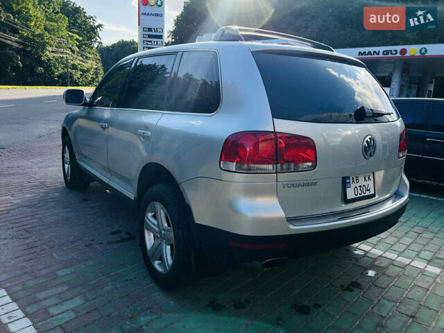 Серый Фольксваген Туарег, объемом двигателя 4.2 л и пробегом 310 тыс. км за 7400 $, фото 2 на Automoto.ua