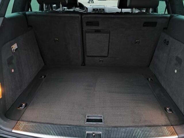 Серый Фольксваген Туарег, объемом двигателя 3 л и пробегом 370 тыс. км за 13000 $, фото 15 на Automoto.ua