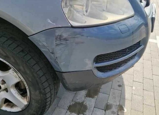 Серый Фольксваген Туарег, объемом двигателя 2.5 л и пробегом 315 тыс. км за 3800 $, фото 6 на Automoto.ua