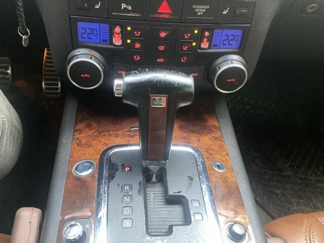 Сірий Фольксваген Туарег, об'ємом двигуна 5 л та пробігом 320 тис. км за 4000 $, фото 1 на Automoto.ua