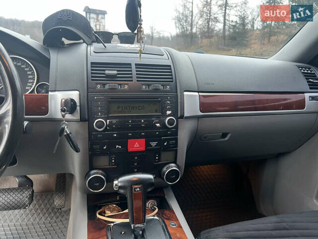 Сірий Фольксваген Туарег, об'ємом двигуна 3.2 л та пробігом 270 тис. км за 7200 $, фото 11 на Automoto.ua