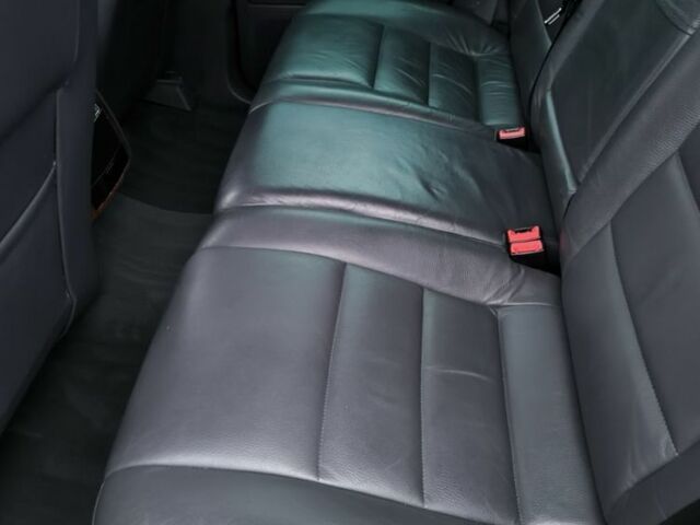 Серый Фольксваген Туарег, объемом двигателя 3 л и пробегом 370 тыс. км за 13000 $, фото 11 на Automoto.ua