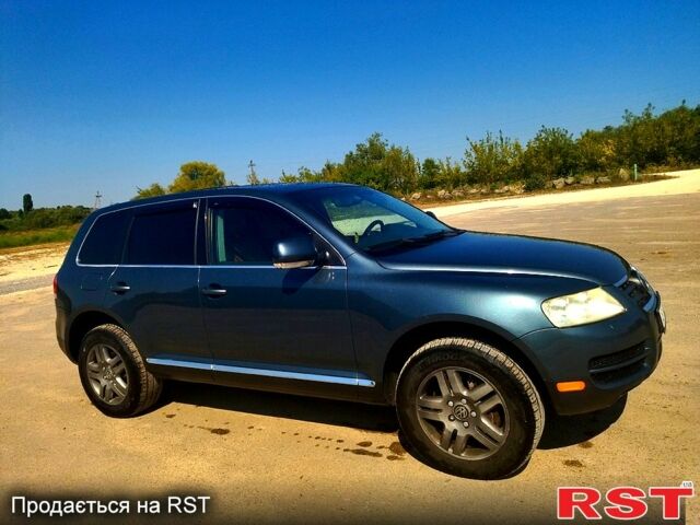 Серый Фольксваген Туарег, объемом двигателя 4.2 л и пробегом 355 тыс. км за 9500 $, фото 4 на Automoto.ua