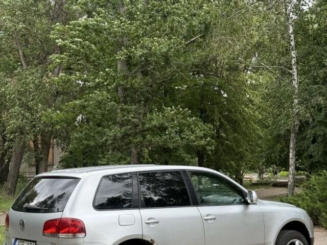 Серый Фольксваген Туарег, объемом двигателя 2 л и пробегом 473 тыс. км за 3700 $, фото 7 на Automoto.ua