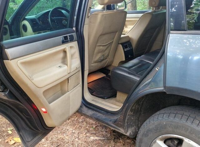 Сірий Фольксваген Туарег, об'ємом двигуна 2.5 л та пробігом 310 тис. км за 3650 $, фото 10 на Automoto.ua