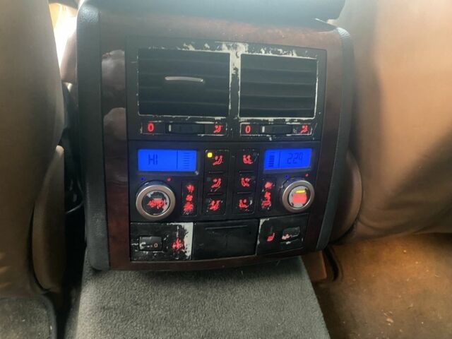 Сірий Фольксваген Туарег, об'ємом двигуна 5 л та пробігом 320 тис. км за 4000 $, фото 12 на Automoto.ua