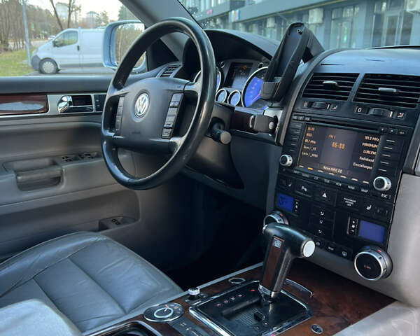 Серый Фольксваген Туарег, объемом двигателя 3.19 л и пробегом 290 тыс. км за 5999 $, фото 16 на Automoto.ua