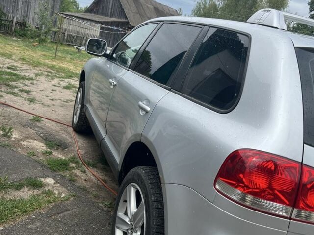 Серый Фольксваген Туарег, объемом двигателя 3 л и пробегом 400 тыс. км за 9000 $, фото 7 на Automoto.ua