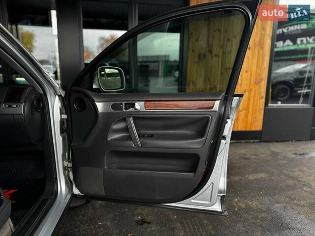 Серый Фольксваген Туарег, объемом двигателя 4.2 л и пробегом 309 тыс. км за 6999 $, фото 14 на Automoto.ua