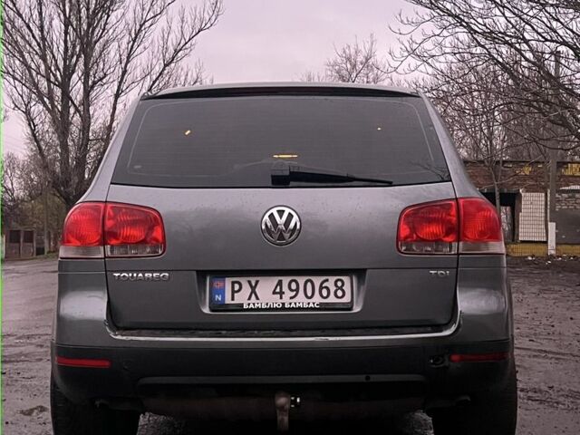 Серый Фольксваген Туарег, объемом двигателя 2.5 л и пробегом 350 тыс. км за 4700 $, фото 4 на Automoto.ua