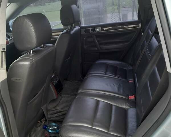 Серый Фольксваген Туарег, объемом двигателя 3.19 л и пробегом 319 тыс. км за 8500 $, фото 1 на Automoto.ua