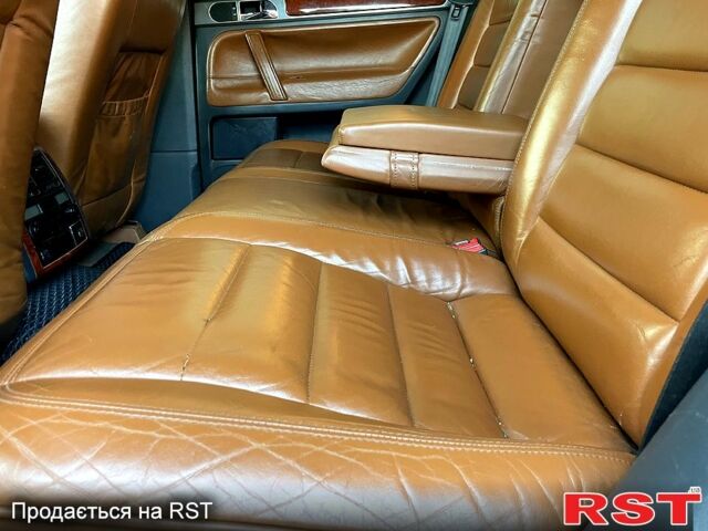 Серый Фольксваген Туарег, объемом двигателя 3.2 л и пробегом 308 тыс. км за 9500 $, фото 9 на Automoto.ua