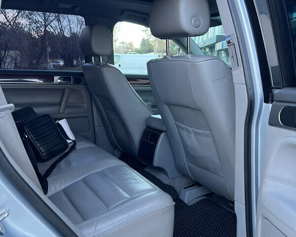 Серый Фольксваген Туарег, объемом двигателя 3.19 л и пробегом 290 тыс. км за 5999 $, фото 22 на Automoto.ua