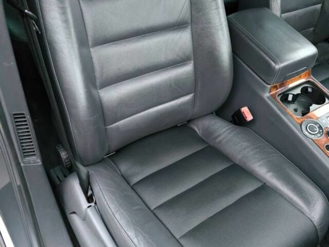 Серый Фольксваген Туарег, объемом двигателя 3 л и пробегом 371 тыс. км за 8500 $, фото 20 на Automoto.ua