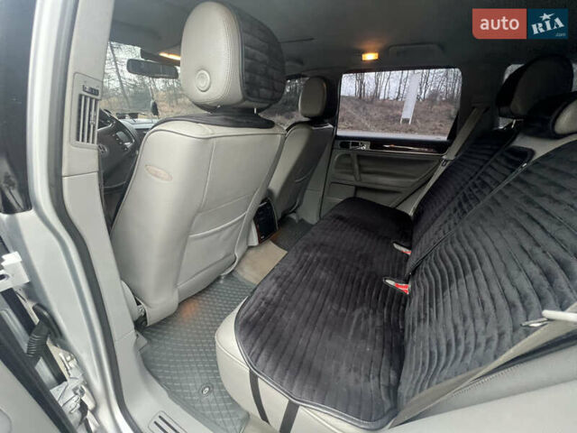 Сірий Фольксваген Туарег, об'ємом двигуна 3.2 л та пробігом 270 тис. км за 7200 $, фото 12 на Automoto.ua