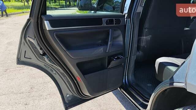 Серый Фольксваген Туарег, объемом двигателя 3.19 л и пробегом 503 тыс. км за 7700 $, фото 11 на Automoto.ua