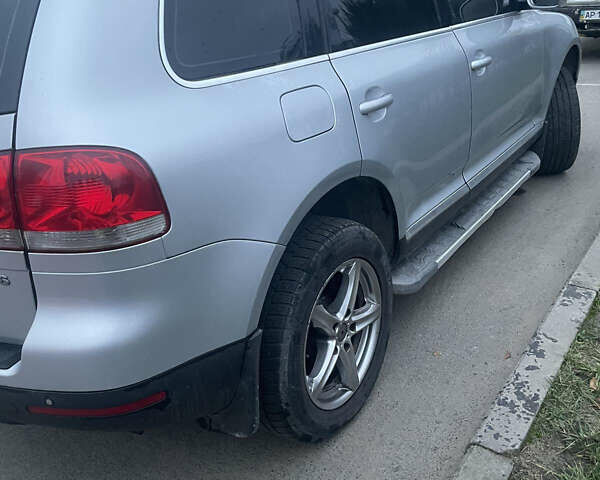 Серый Фольксваген Туарег, объемом двигателя 3.19 л и пробегом 230 тыс. км за 7200 $, фото 4 на Automoto.ua