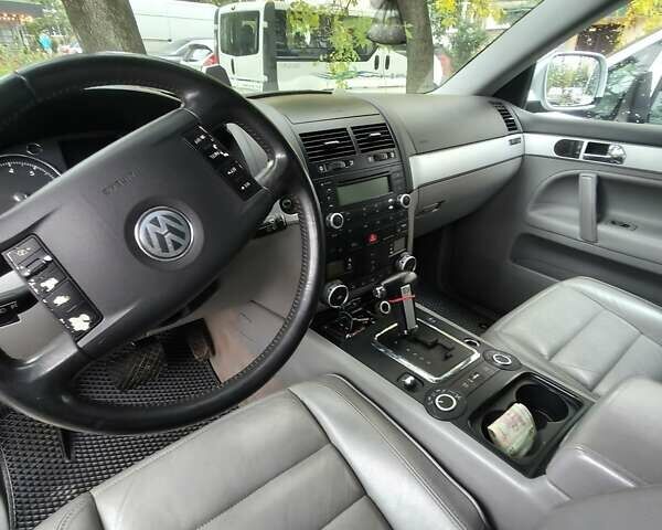 Сірий Фольксваген Туарег, об'ємом двигуна 3.2 л та пробігом 246 тис. км за 8000 $, фото 4 на Automoto.ua