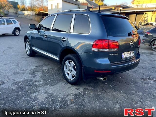 Серый Фольксваген Туарег, объемом двигателя 3.2 л и пробегом 308 тыс. км за 9500 $, фото 3 на Automoto.ua