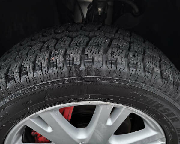 Серый Фольксваген Туарег, объемом двигателя 2.97 л и пробегом 370 тыс. км за 13000 $, фото 25 на Automoto.ua