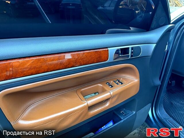 Серый Фольксваген Туарег, объемом двигателя 3.2 л и пробегом 308 тыс. км за 9500 $, фото 10 на Automoto.ua