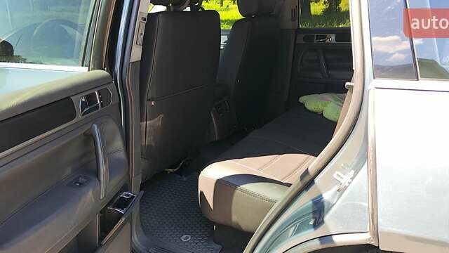 Серый Фольксваген Туарег, объемом двигателя 3.19 л и пробегом 503 тыс. км за 7700 $, фото 10 на Automoto.ua