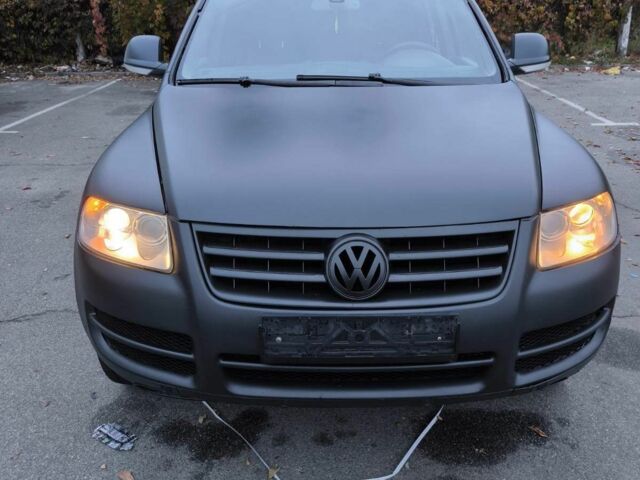 Серый Фольксваген Туарег, объемом двигателя 3 л и пробегом 371 тыс. км за 8500 $, фото 9 на Automoto.ua