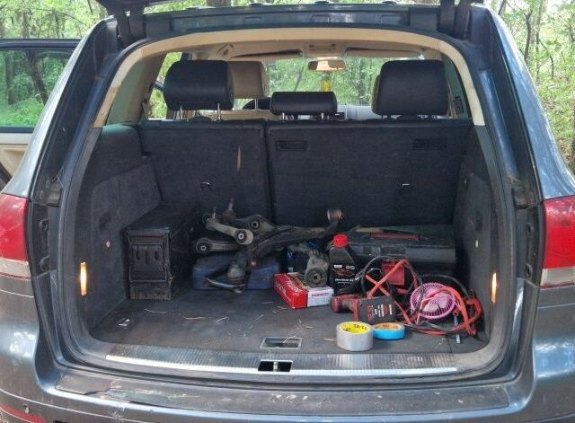 Сірий Фольксваген Туарег, об'ємом двигуна 2.5 л та пробігом 310 тис. км за 3650 $, фото 8 на Automoto.ua