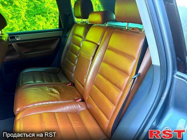 Серый Фольксваген Туарег, объемом двигателя 2.5 л и пробегом 244 тыс. км за 3500 $, фото 4 на Automoto.ua