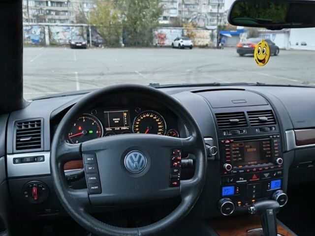 Серый Фольксваген Туарег, объемом двигателя 3 л и пробегом 370 тыс. км за 13000 $, фото 8 на Automoto.ua