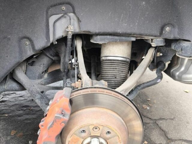 Серый Фольксваген Туарег, объемом двигателя 3 л и пробегом 370 тыс. км за 13000 $, фото 19 на Automoto.ua