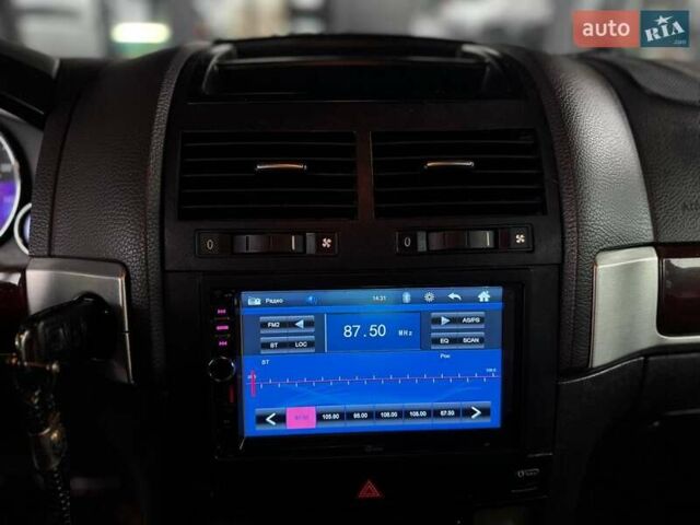 Серый Фольксваген Туарег, объемом двигателя 4.2 л и пробегом 309 тыс. км за 6999 $, фото 23 на Automoto.ua