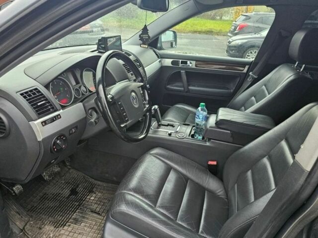 Серый Фольксваген Туарег, объемом двигателя 2.5 л и пробегом 296 тыс. км за 2600 $, фото 5 на Automoto.ua