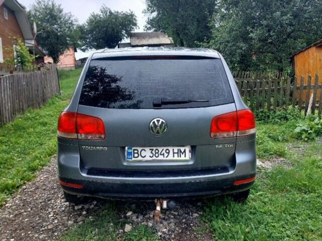 Серый Фольксваген Туарег, объемом двигателя 2.5 л и пробегом 240 тыс. км за 7950 $, фото 3 на Automoto.ua