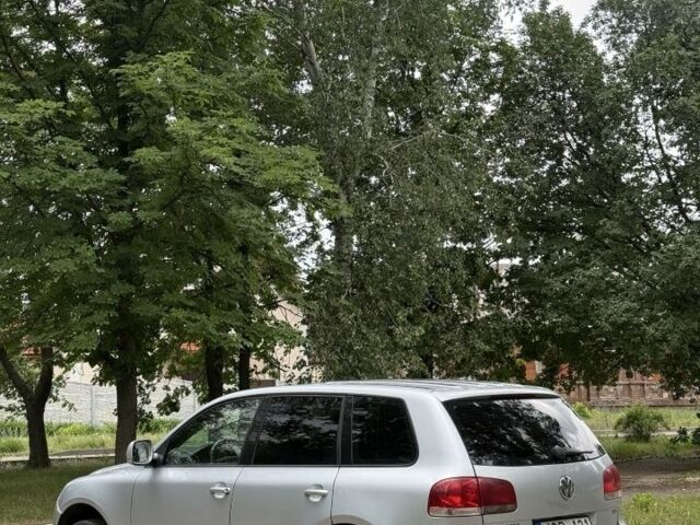 Серый Фольксваген Туарег, объемом двигателя 2 л и пробегом 473 тыс. км за 3700 $, фото 6 на Automoto.ua