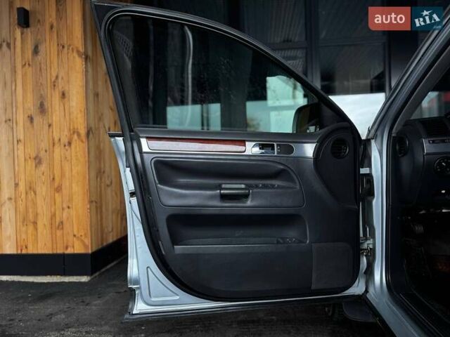 Серый Фольксваген Туарег, объемом двигателя 4.2 л и пробегом 309 тыс. км за 6999 $, фото 11 на Automoto.ua