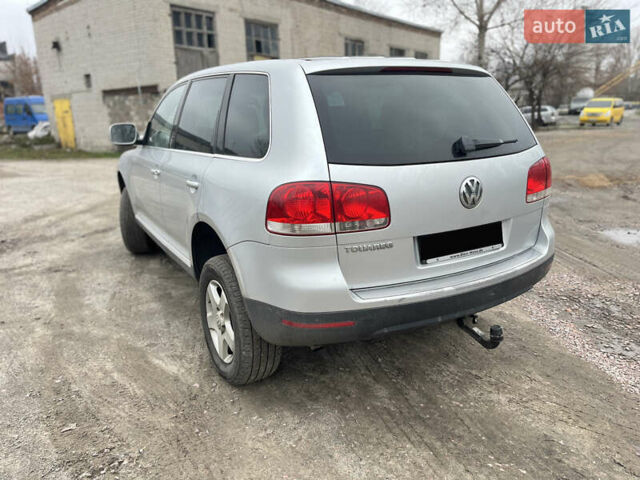 Серый Фольксваген Туарег, объемом двигателя 3 л и пробегом 340 тыс. км за 5500 $, фото 5 на Automoto.ua