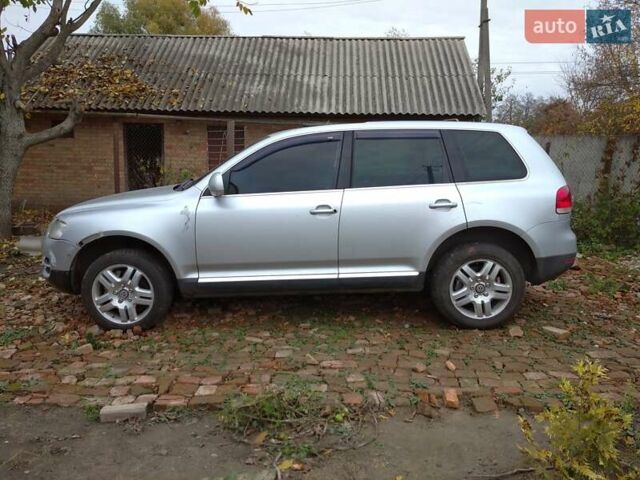 Серый Фольксваген Туарег, объемом двигателя 3.2 л и пробегом 390 тыс. км за 4300 $, фото 17 на Automoto.ua