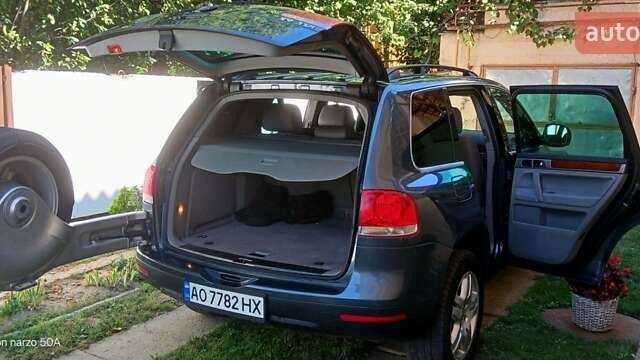 Серый Фольксваген Туарег, объемом двигателя 3 л и пробегом 304 тыс. км за 9300 $, фото 3 на Automoto.ua