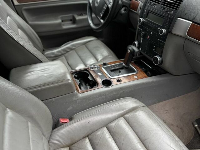 Серый Фольксваген Туарег, объемом двигателя 0 л и пробегом 200 тыс. км за 2750 $, фото 2 на Automoto.ua