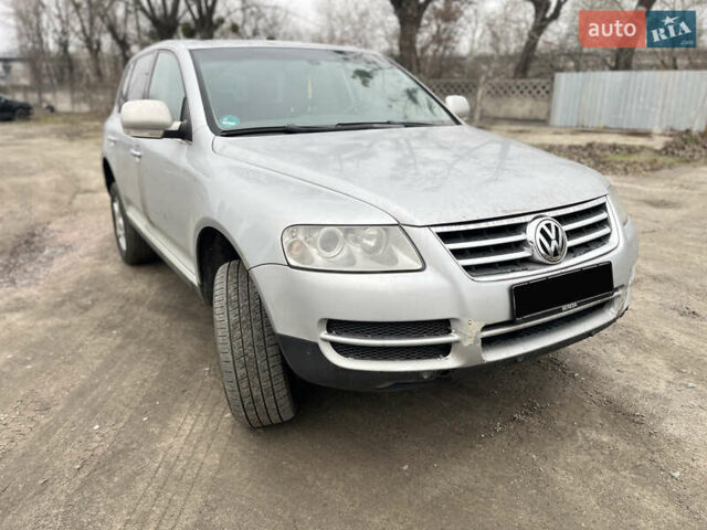 Серый Фольксваген Туарег, объемом двигателя 3 л и пробегом 340 тыс. км за 5500 $, фото 1 на Automoto.ua
