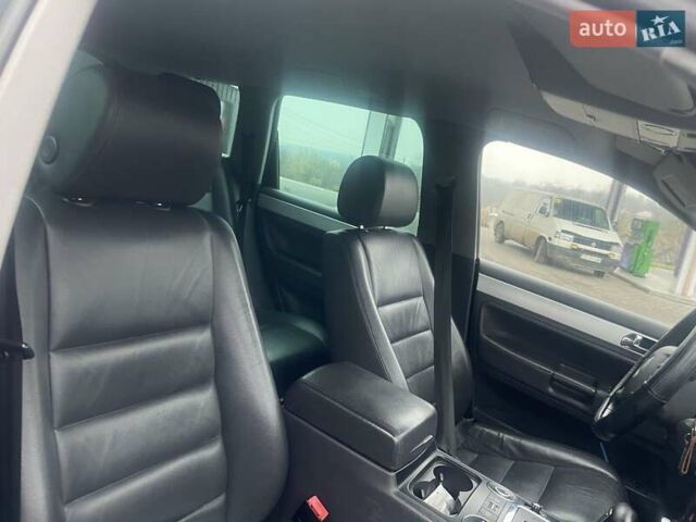 Серый Фольксваген Туарег, объемом двигателя 2.97 л и пробегом 272 тыс. км за 8700 $, фото 10 на Automoto.ua